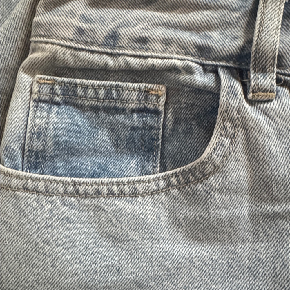 SHEIN Light Blue Distressed Denim Shorts Women’s Size Large Casual Everyday Used - Picture 6 of 6
